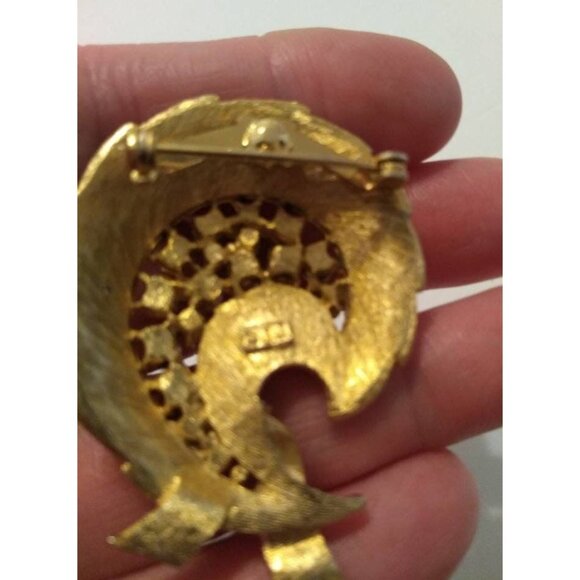 Vtg Signed JJ Brooch Brushed gold tone faux pearl Jonnette Art Neuveau Swirl 2" - Picture 6 of 8